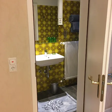 شقة Comfort Doppelzimmer Mit Balkon Und Blick Ins Gruene ميسبلبرن